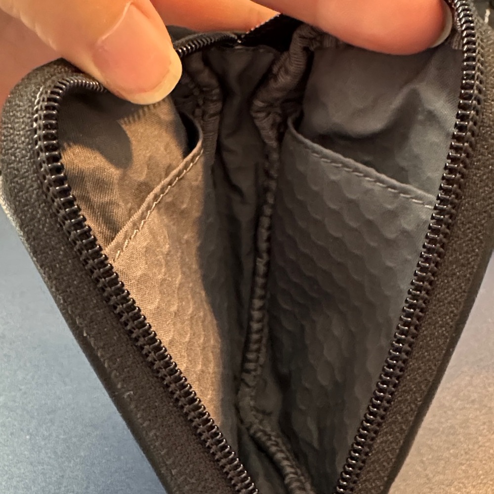 Tumi Black Leather Zip Pouch - Picture 2 of 3